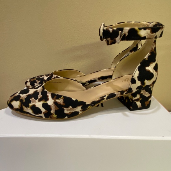 Cabi 6020 Kiki Ankle Strap Leopard Print Block Kitten Heels size 7M - Picture 3 of 11